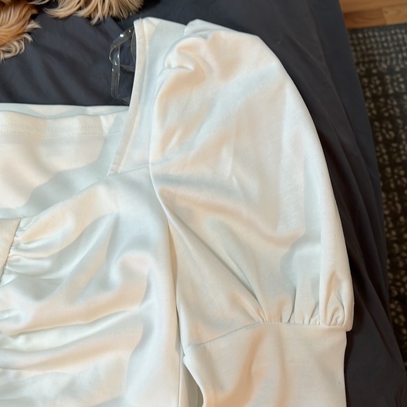 White mini dress with gold chain accents and puffed sleeves - Picture 6 of 6